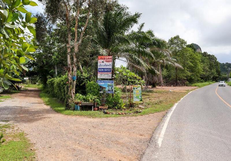 Отель Life And Love Resort