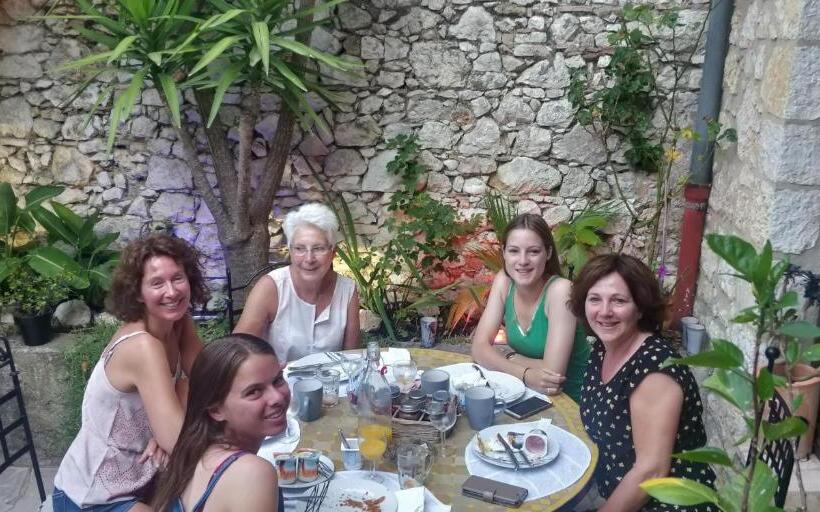 فندق Maison Carles Bnb