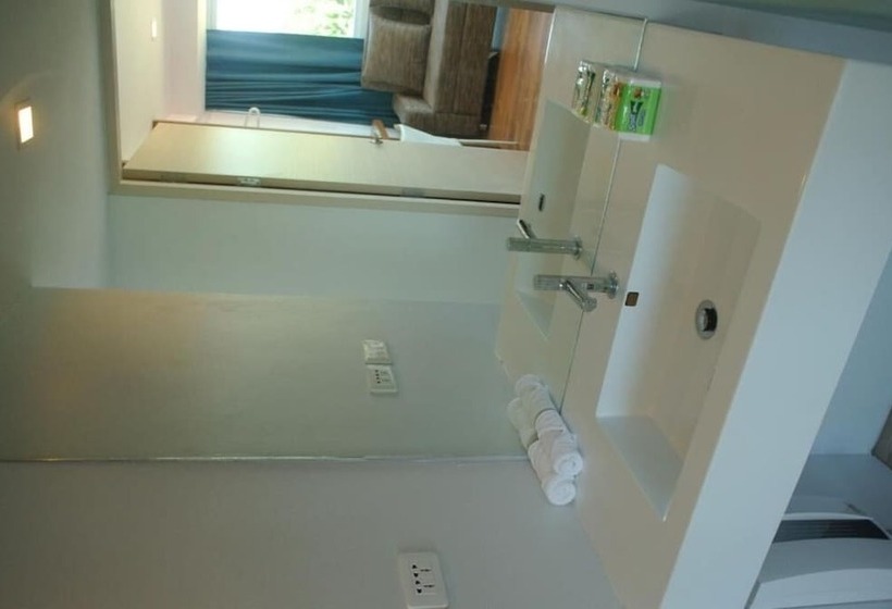 Отель Nantra Thongson Bay Resort & Villas