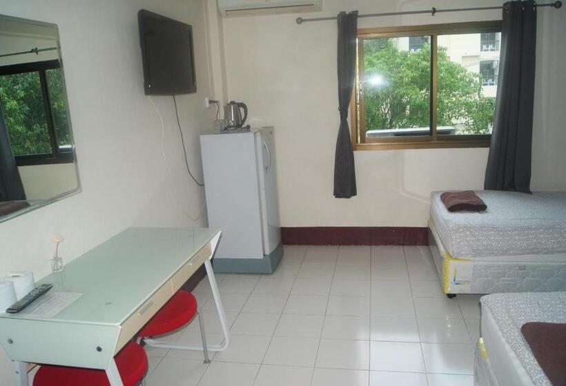 فندق Pineapple Guesthouse