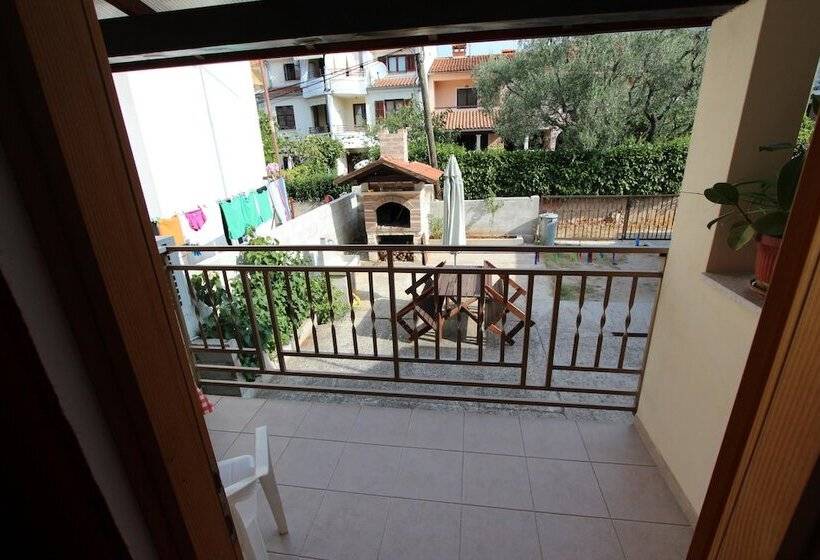 Отель Room And Apartments Mariza