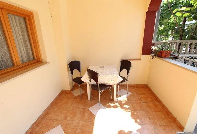 Отель Room And Apartments Mariza