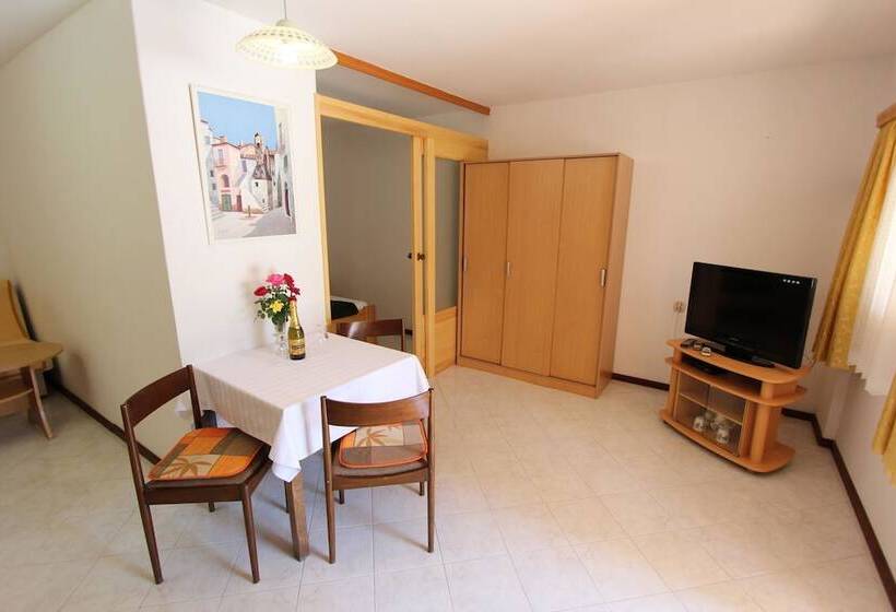 Отель Room And Apartments Mariza