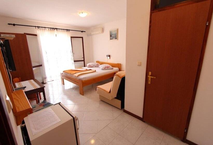 Отель Room And Apartments Mariza