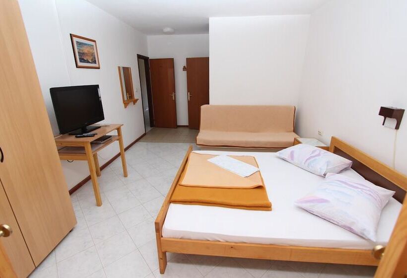 Отель Room And Apartments Mariza
