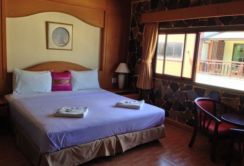 Отель Ruen Thai Guesthouse Patong