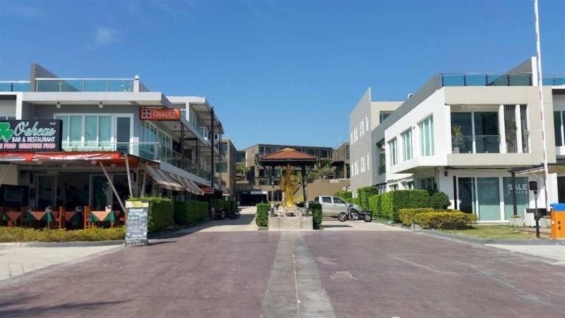 Отель The Chalet Panwa