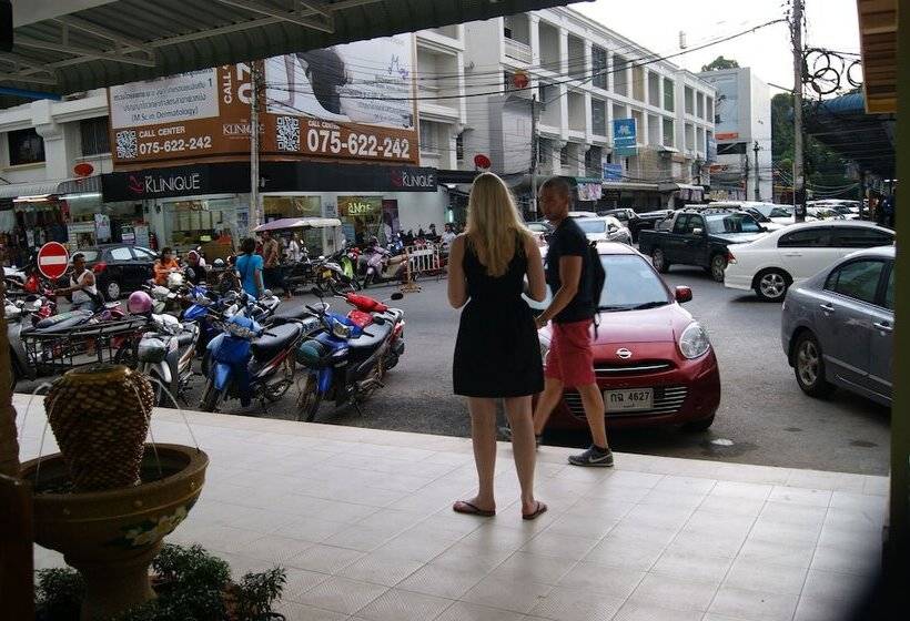 호텔 The City House