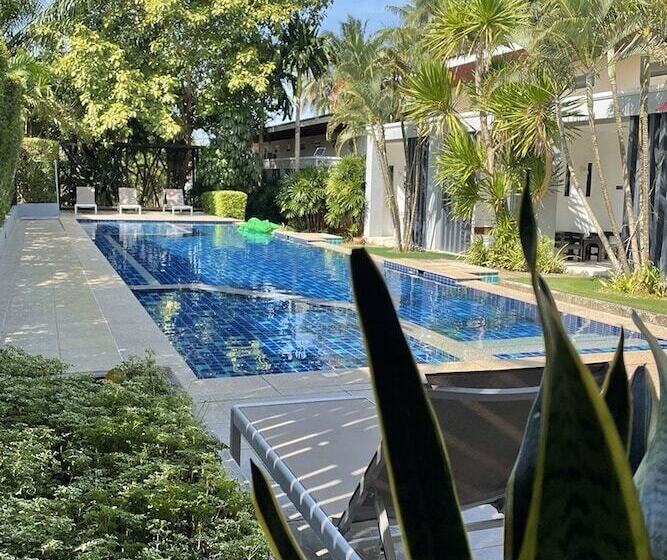 هتل The Fong Krabi Resort