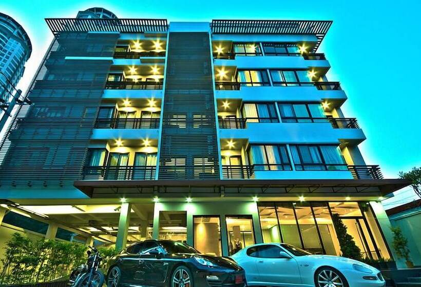 בית מלון כפרי The Present Sathorn