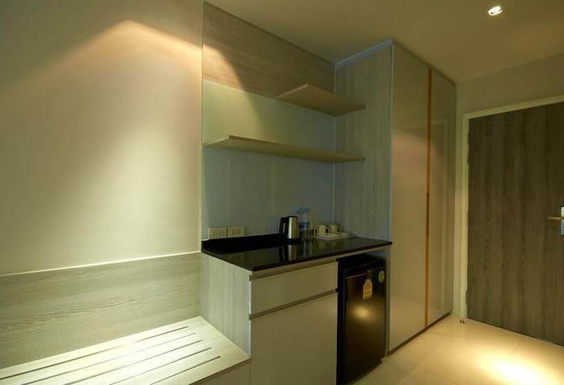 בית מלון כפרי The Present Sathorn