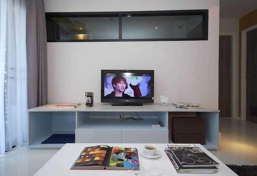 בית מלון כפרי The Present Sathorn