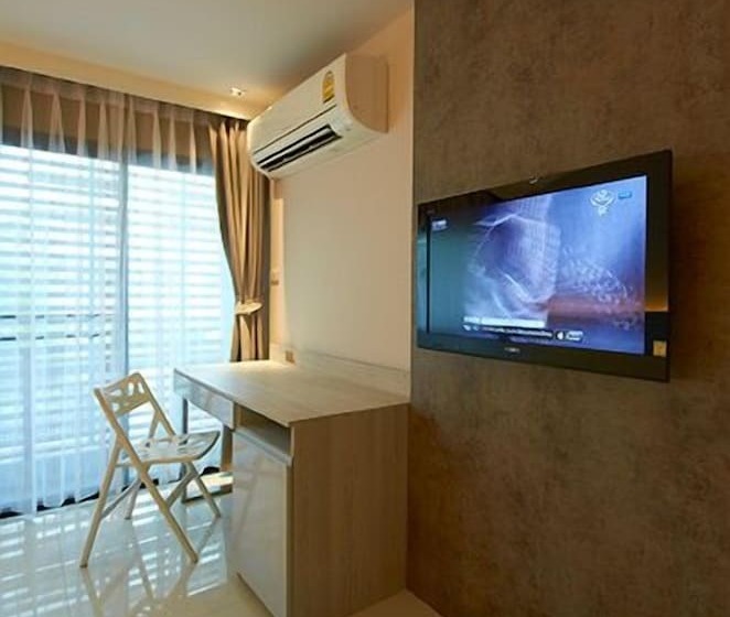 בית מלון כפרי The Present Sathorn