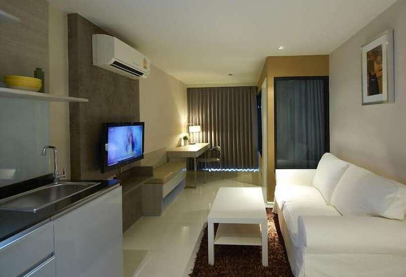 בית מלון כפרי The Present Sathorn