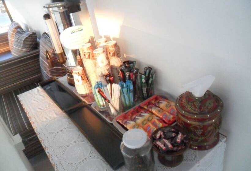 Отель Tikky Place