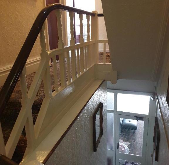 בית מלון כפרי White Lodge Inn