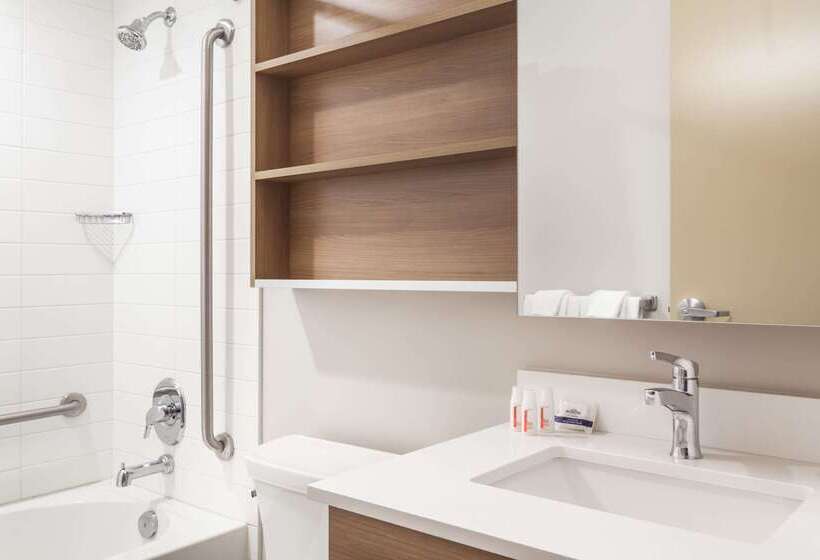 Microtel Casselman
