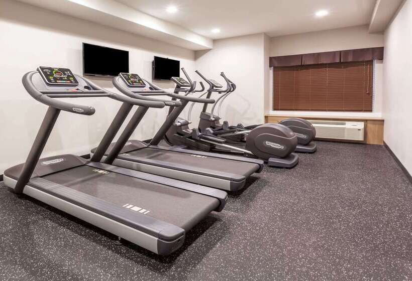 Microtel Casselman