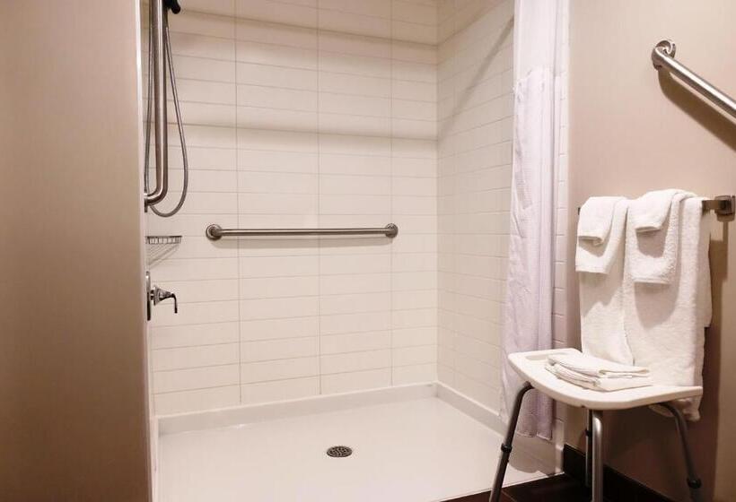 Microtel Casselman