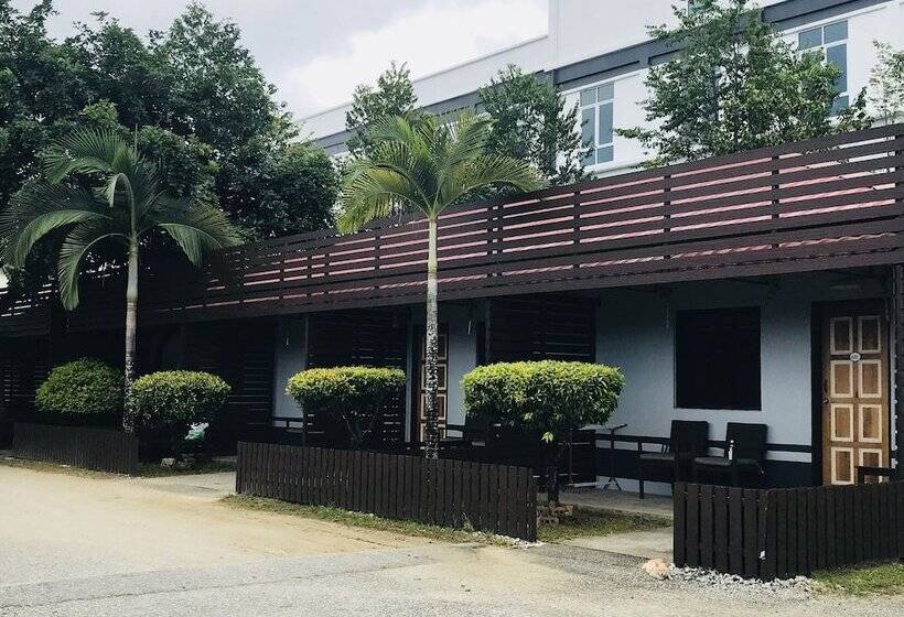 Motel Shell Out Cenang Beach Resort