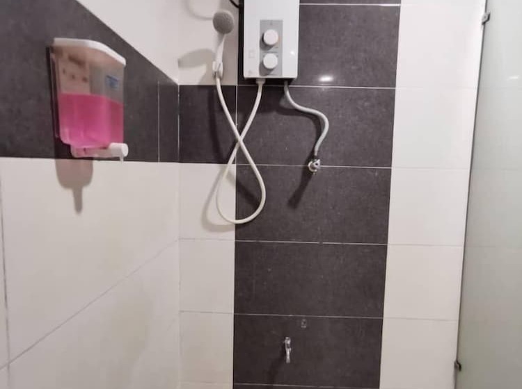 Motel Shell Out Cenang Beach Resort