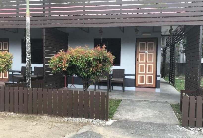 Motel Shell Out Cenang Beach Resort