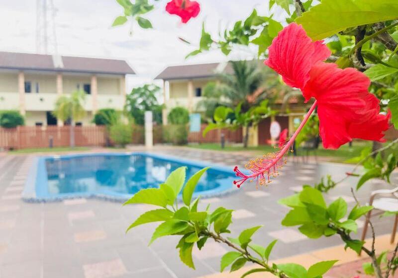 Motel Shell Out Cenang Beach Resort