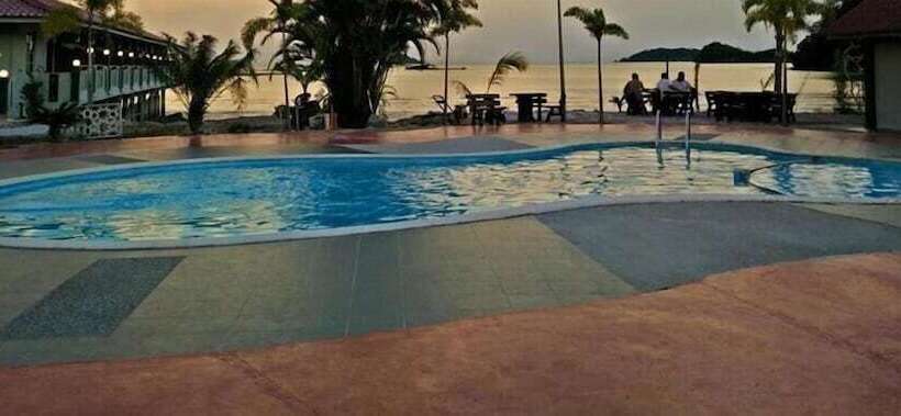 Penarak Bamboo Beach Motel