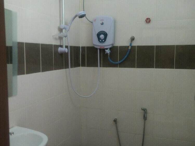 Penarak Bamboo Beach Motel