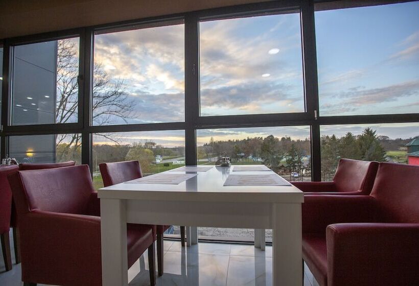 هاستل Monogramlux