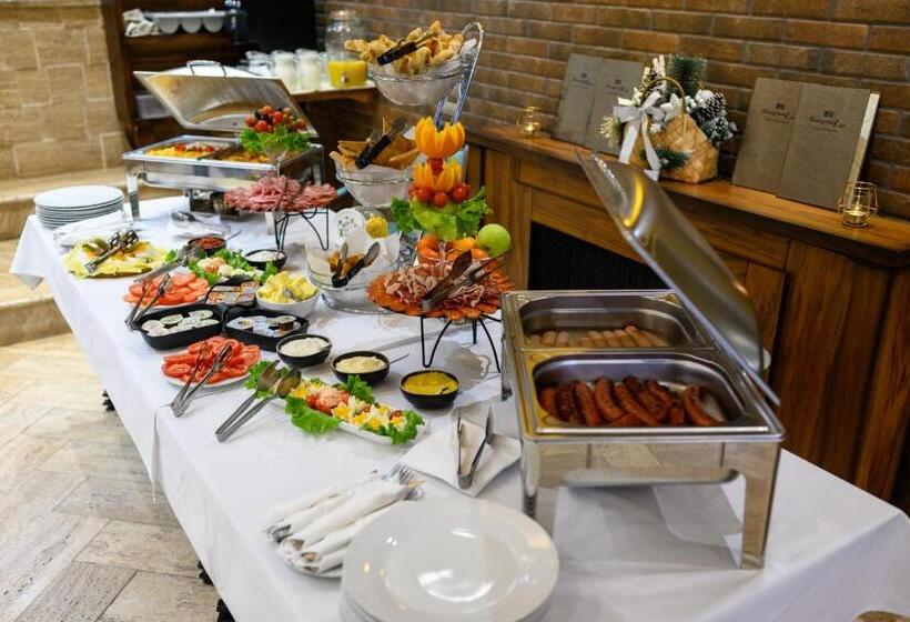 هاستل Monogramlux