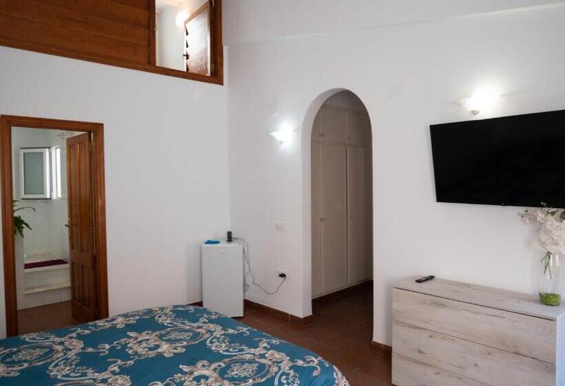 旅馆 Residencial Art Brut