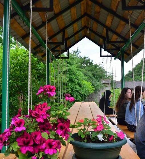 تختخواب و صبحانه Leila S Guest House