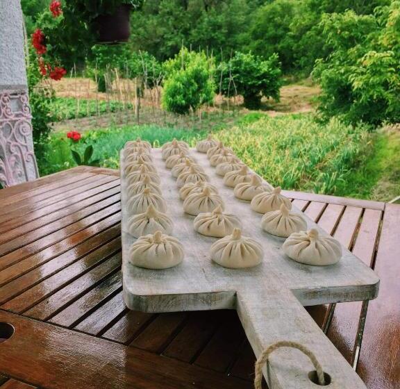 تختخواب و صبحانه Leila S Guest House