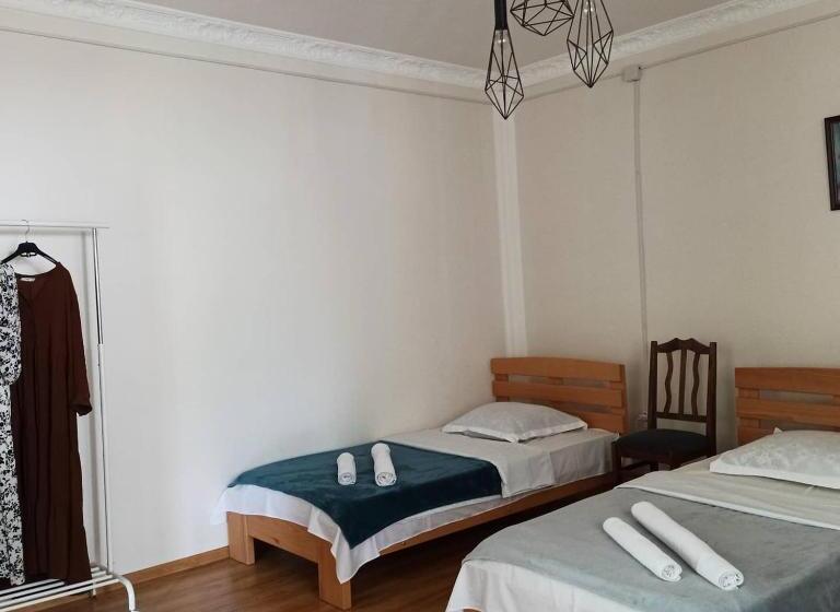 تختخواب و صبحانه Leila S Guest House