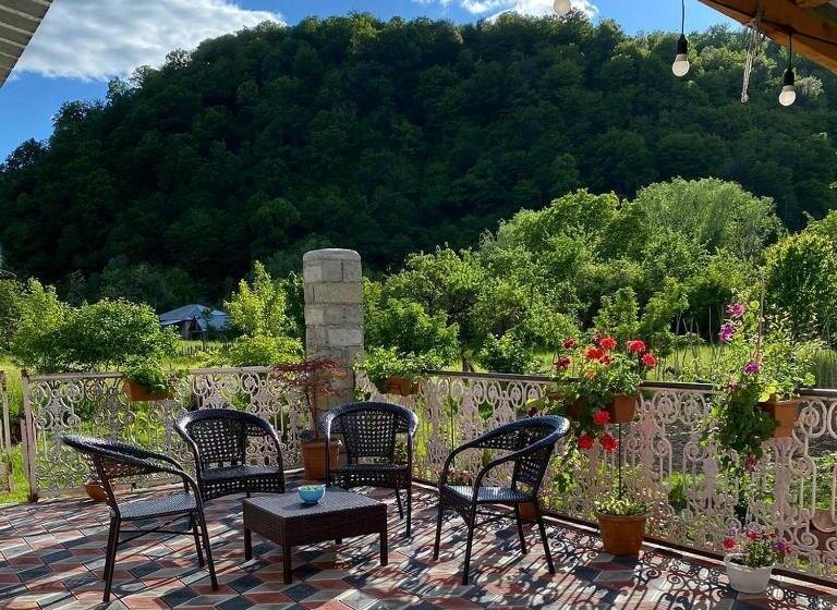 تختخواب و صبحانه Leila S Guest House