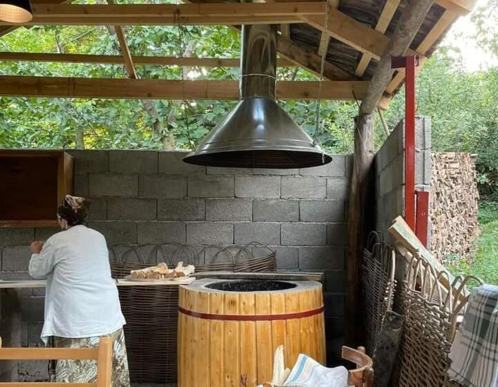 تختخواب و صبحانه Nargizaanta