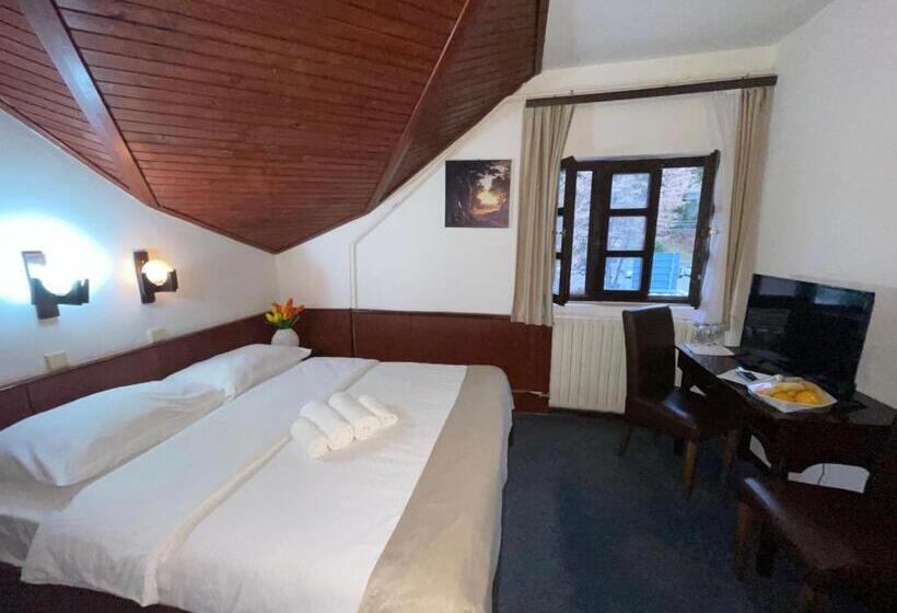 تختخواب و صبحانه Sobe Na Jošanici