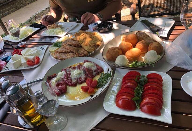 تختخواب و صبحانه Sobe Na Jošanici