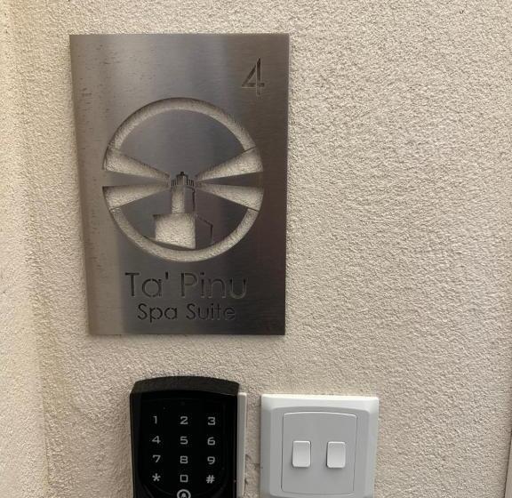 تختخواب و صبحانه Ta Pinu Spa Suite Luxury Heritage Living