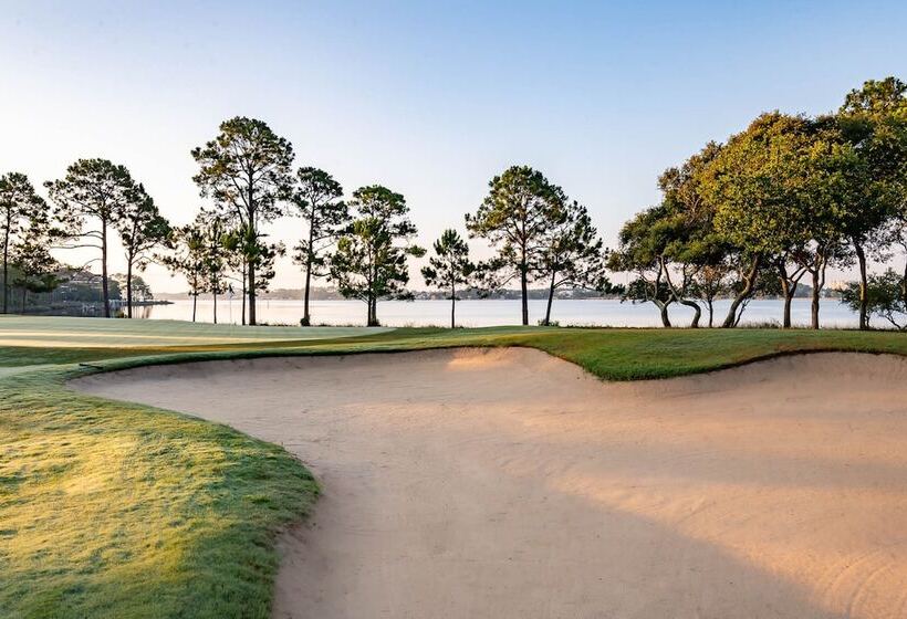 فندق Camp Creek Inn