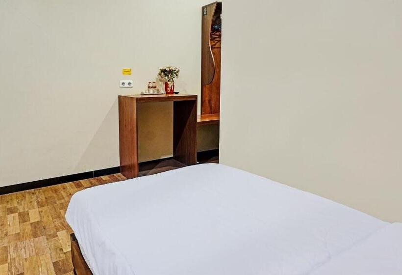 בית מלון כפרי Capital O 92228 Cozy Bromo Homestay