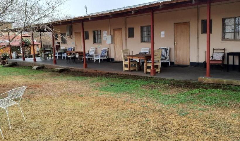 בית מלון כפרי Drakensberg Bush Lodge And Backpackers