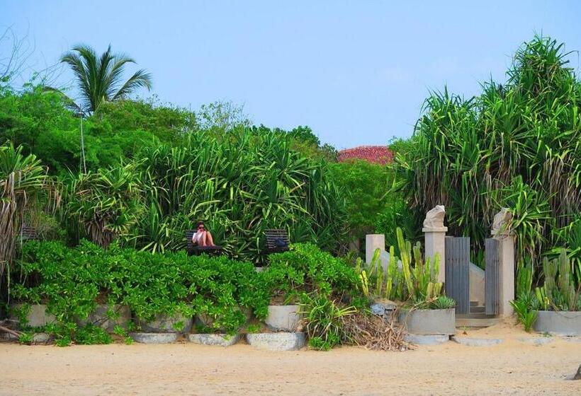 Отель Nikara Luxury Beach House