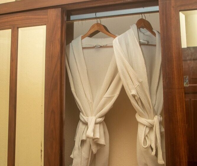 Отель Nikara Luxury Beach House