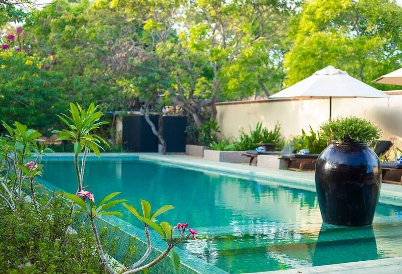 Отель Nikara Luxury Beach House