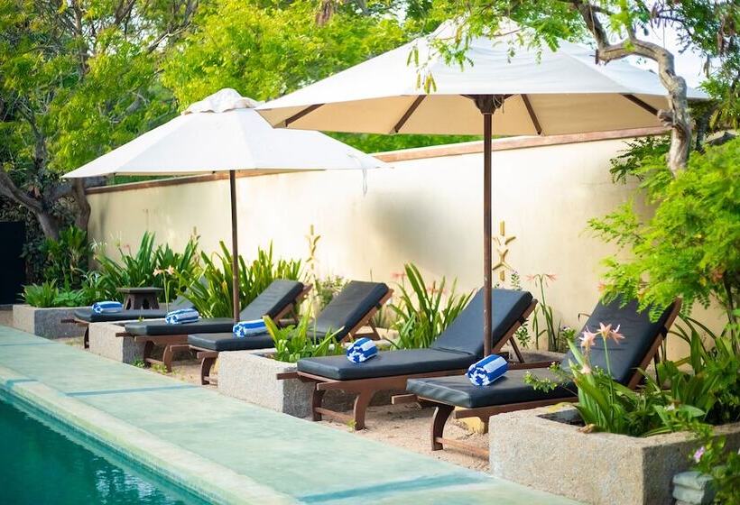 Отель Nikara Luxury Beach House