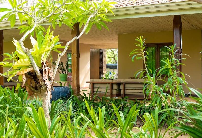 Отель Nikara Luxury Beach House