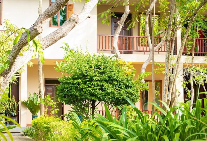 Отель Nikara Luxury Beach House