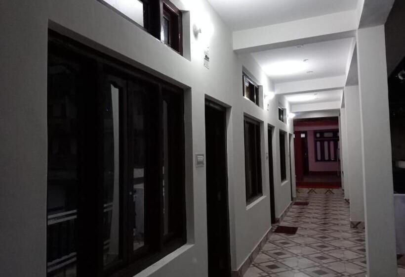 בית מלון כפרי Raj Palace